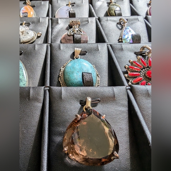 Pendants LIVE LISTING - Picture 5 of 8